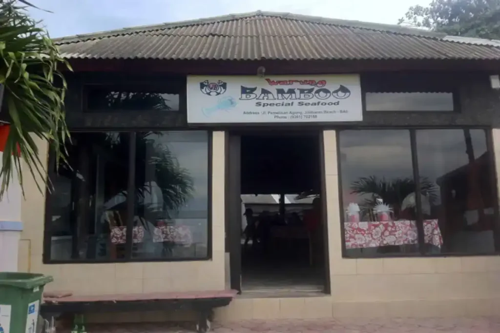 traditional jimbaran seafood restaurant exterior with bamboo roof